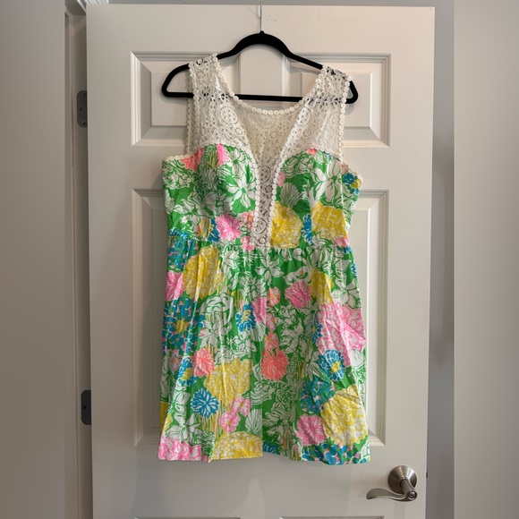Lilly Pulitzer Dresses & Skirts - Gorgeous Lilly Pulitzer Floral Sleeveless Dress with Lace Detail